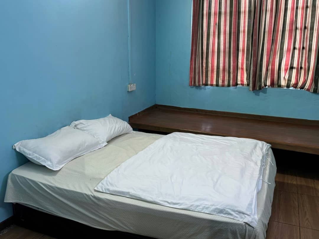 Queen Bed Room